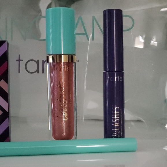 NWT limited edition Tarte bundle - Picture 4 of 5